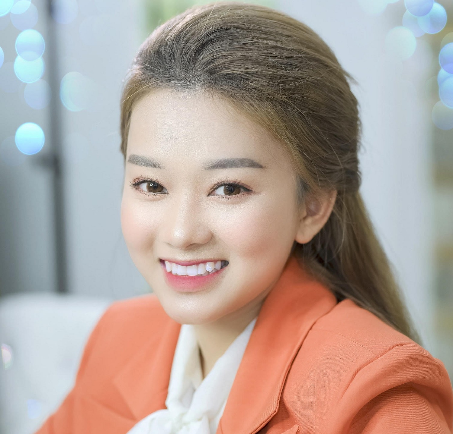 Tiểu sử CEO Út Nhị có tên khai sinh là Nguyễn Thị Yến Nhị, sinh năm 2000 tại Đồng Tháp