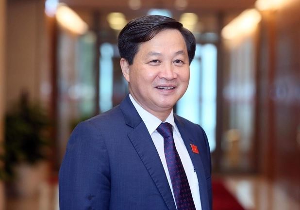 Sau khi tốt nghiệp đại học từ Liên Xô quay trở về, ông đã bắt đầu sự nghiệp tại Thành phố Hồ Chí Minh