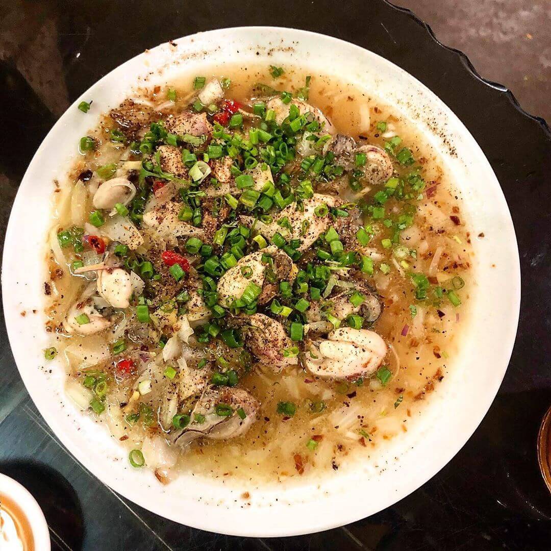Cháo hàu là đặc sản Phú Yên được nhiều người yêu thích