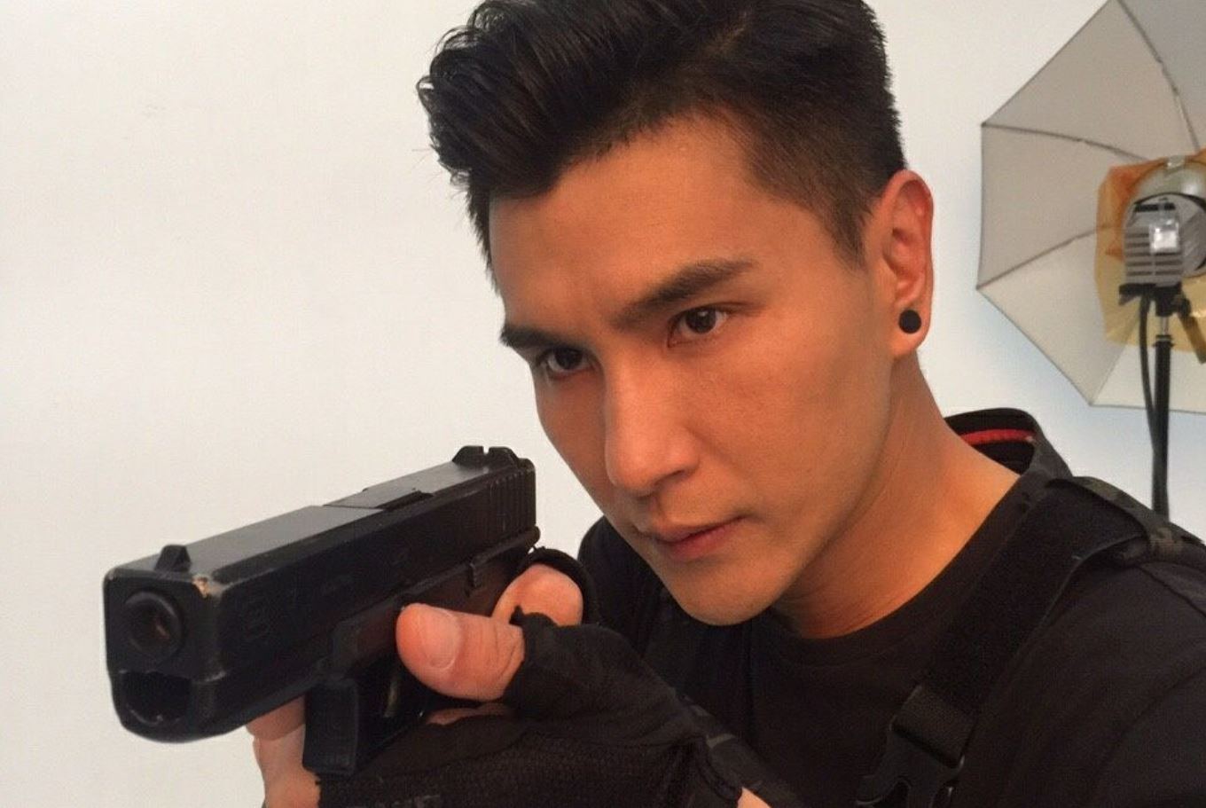 Tiểu sử Trần Triển Bằng sinh ngày 14 tháng 1 năm 1977 sinh ra ở Hồng Kông