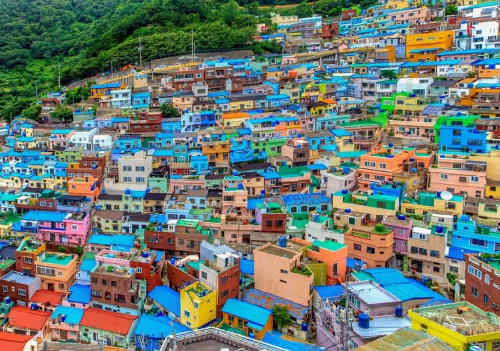 Làng văn hóa Gamcheon được ví như chốn thần tiên với nhiều tác phẩm độc đáo