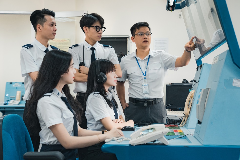 Kiểm soát viên không lưu đảm bảo an toàn cho mọi chuyến bay