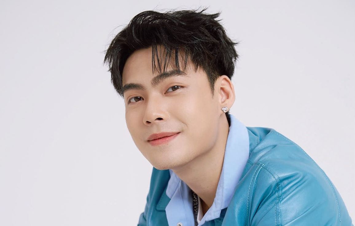 Tiểu sử Mr.B có tên thật là Nguyễn Hoàng Bách sinh năm 1997 tại Việt Nam