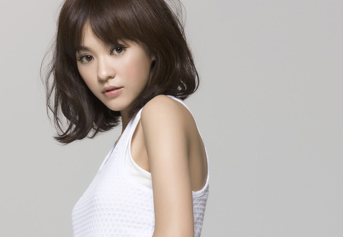 Tiểu sử Trần Ý Hàm sinh ngày 12/11/1982 tại Thổ Thành, Tân Bắc, Đài Bắc, Đài Loan