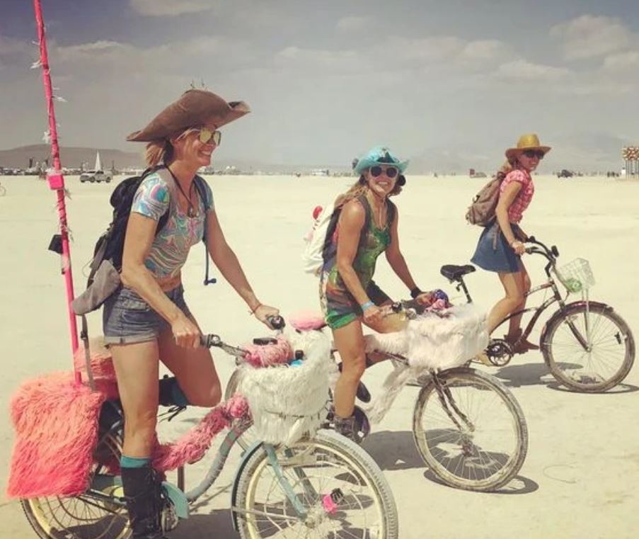 Trang phục cùng vật dụng cần chuẩn bị khi tham gia Burning Man