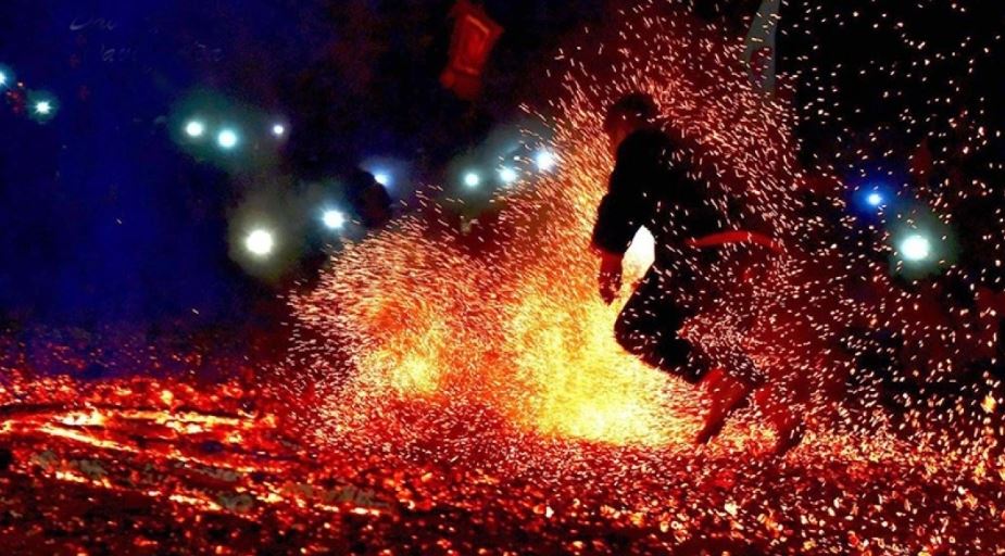 Lễ hội Nhảy lửa của Pà Thẻn