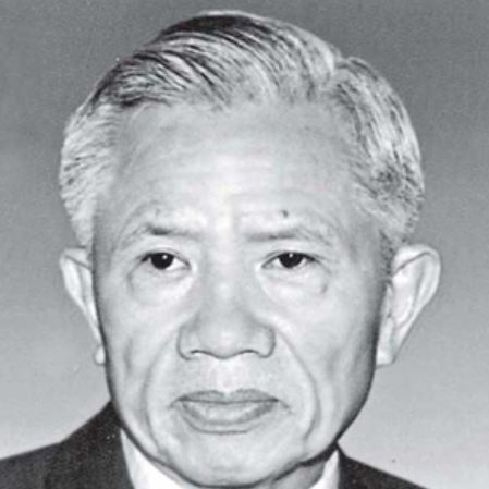 Đồng chí đã được trao tặng nhiều giải thưởng cao quý như Huân chương Hồ Chí Minh, Huy hiệu 70 năm tuổi Đảng,…