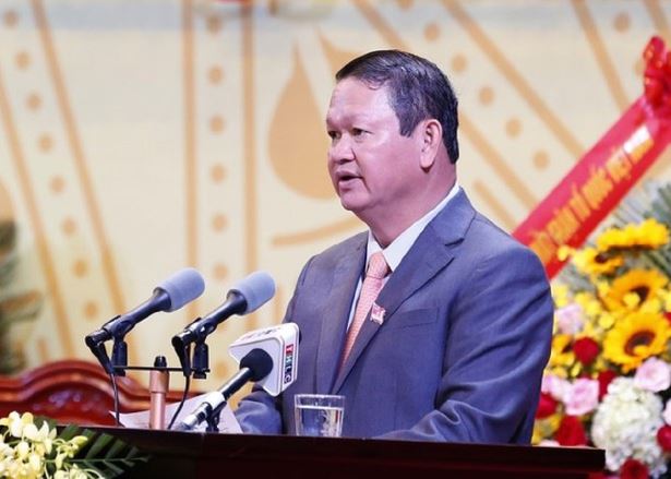 Ông từng đảm nhận nhiều chức vụ như Cán bộ Phòng Phân vùng quy hoạch, Phó Giám đốc Sở Kế hoạch và Đầu tư Lào Cai,…