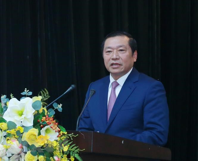 Đồng chí Hoàng Đăng Quang đã đến thăm, tặng hoa chúc mừng đội ngũ những người làm báo tỉnh Quảng Bình nhân kỷ niệm 90 năm ngày Báo chí Cách mạng Việt Nam