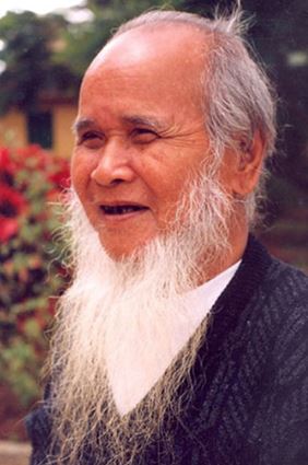 Ông đã được trao tặng nhiều giải thưởng như Huân chương Chiến công hạng I, Huy hiệu Hồ Chí Minh,…