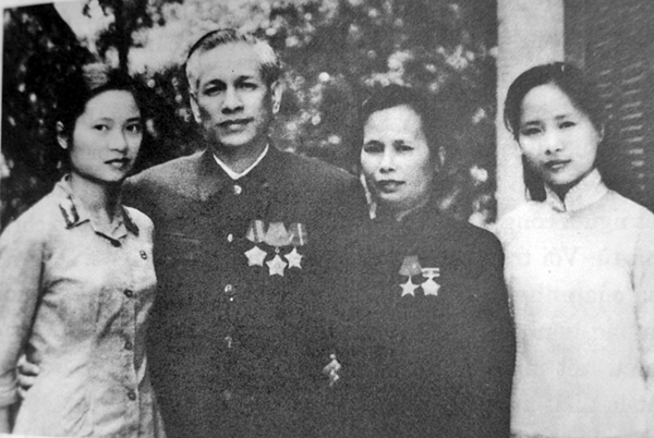 Không chỉ có nhiều đóng góp cho ngành GTVT mà ông còn có nhiều cống hiến đối với sự nghiệp xây dựng và bảo vệ miền bắc XHCN