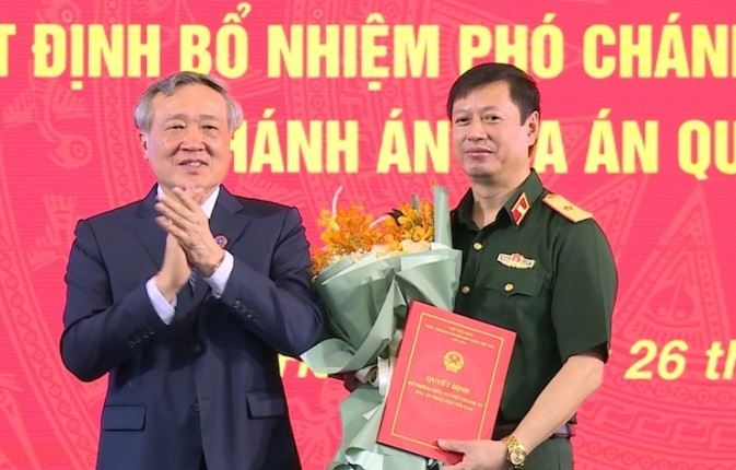 Chiều ngày 26/06, Chính án Nguyễn Hòa Bình đã trao quyết định bổ nhiệm Dương Văn Thăng giữ chức vụ Phó chánh án Tòa án nhân dân