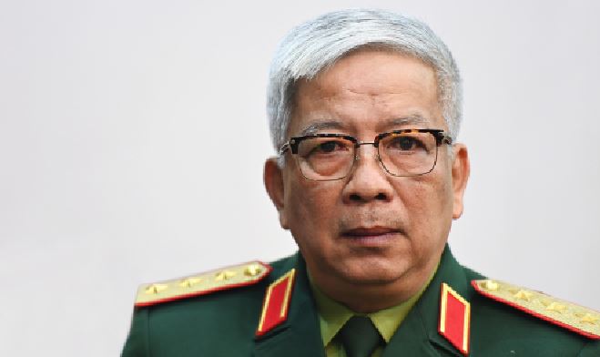 Năm 1983, đồng chí Nguyễn Chí Vịnh tốt nghiệp trường Cao đẳng Sĩ quan thông tin về nhận công tác tại Cục Nghiên cứu