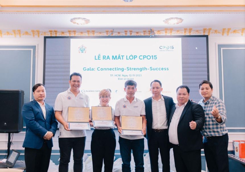 PTI trao học bổng cho tập thể CPO15