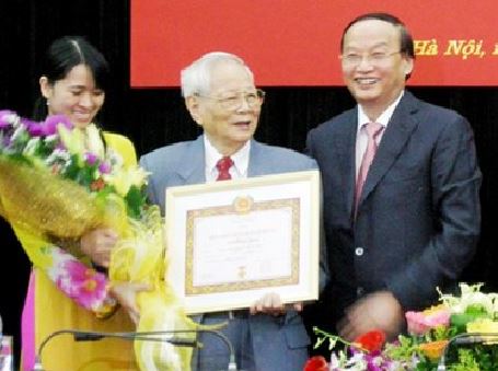 Đồng chí được bổ nhiệm giữ chức vụ Phó Giám đốc Trường Ðảng cao cấp Nguyễn Ái Quốc vào năm 1976