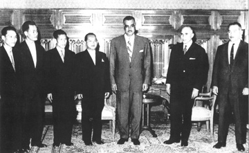 Gần cuối năm 1927, đồng chí đã tham dự lớp huấn luyện chính trị tại Quảng Châu, Trung Quốc