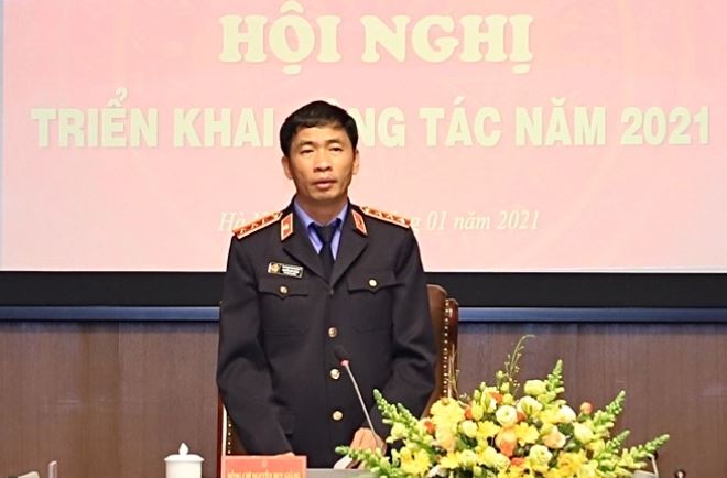 Đồng chí Giảng đã từng giữ nhiều chức vụ khác nhau như: Phó Vụ trưởng Vụ tổ chức cán bộ, Phó viện trưởng VKSND tỉnh Hà Tĩnh,….