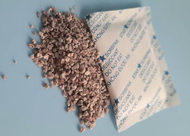 Gói hút ẩm có thể sẽ hấp thụ trong môi trường không khí và làm giảm độ ẩm của đồ điện tử