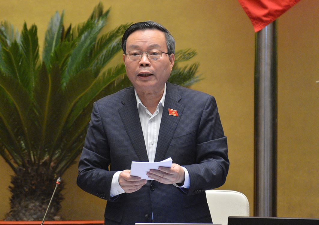 Đồng chí Phùng Quốc Hiển từng giữ nhiều chức vụ khác nhau tại tỉnh Yên Bái như Cục trưởng Cục Thuế, Phó Giám đốc Kho bạc Nhà nước