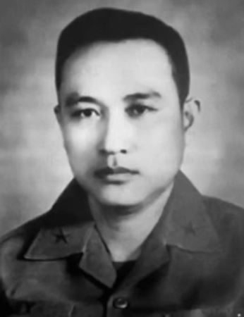 Ngày Quốc khánh 01/11/1974, đồng chí được thăng cấp Chuẩn tướng tại nhiệm