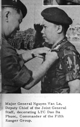 Năm 1944, ông được cử theo học sĩ quan tại trường Võ bị Tông Sơn Tây và tốt nghiệp với cấp bậc Chuẩn úy