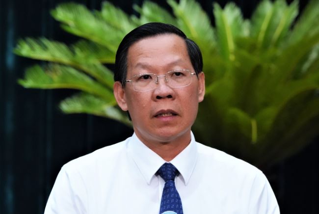 Ông từng giữ nhiều chức vụ khác nhau như Chuyên viên Văn phòng UBND tỉnh, Bí thư Tỉnh Đoàn Bến Tre,….