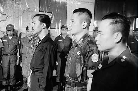 Ông nhận lệnh lên đường nhập ngũ vào tháng 09/1949