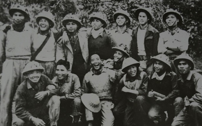 Ngày 02/09/1945, ông cùng tù nhân ở Côn Đảo giành chính quyền trên đảo và trở về đất liền