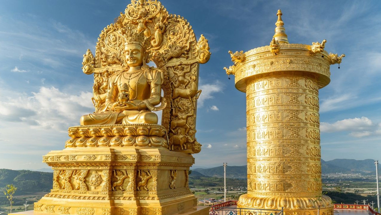 Samten Hills Dalat chỉ cách trung tâm thành phố Đà Lạt khoảng 12 km, thu hút lượng lớn du khách