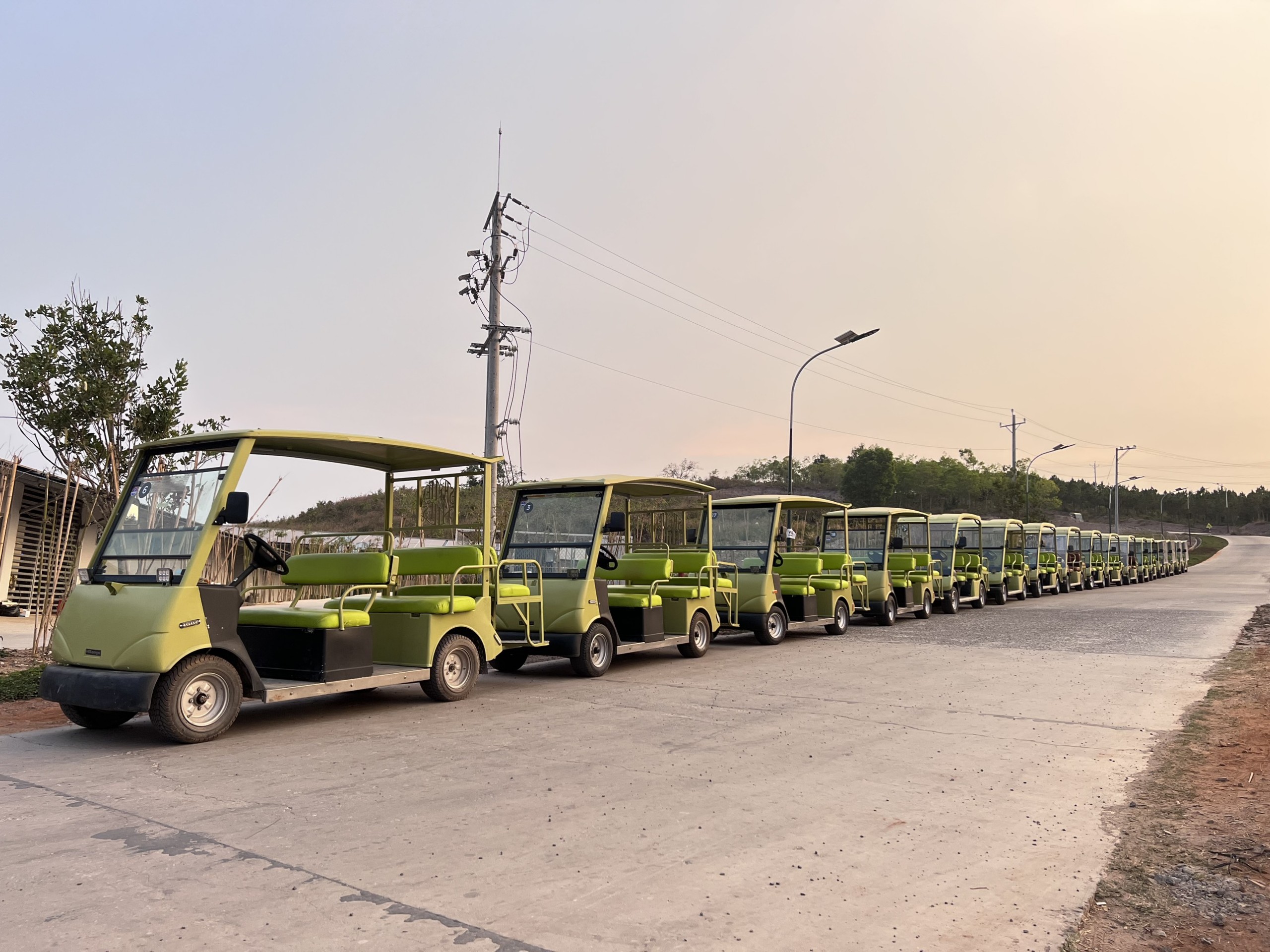 Xe điện Smart từ TGXCĐ xuất hiện tại Samten Hills Dalat giúp nâng cao chất lượng dịch vụ