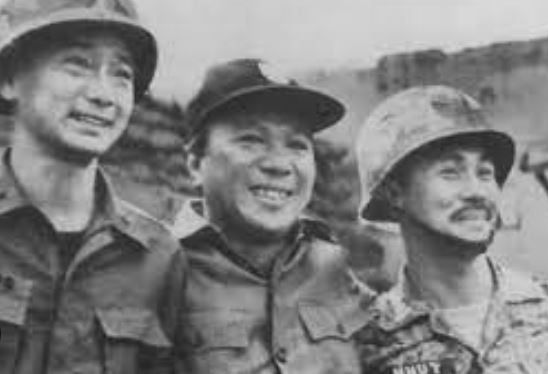 Giữa năm 1954, ông nhập ngũ vào Quân đội Quốc gia khi thi hành lệnh động viên