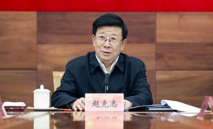 Tháng 03/1973, đồng chí Triệu Khắc Chí tham gia công tác làm giáo viên dân lập Trung học Cung Gia Thành tại Sơn Đông