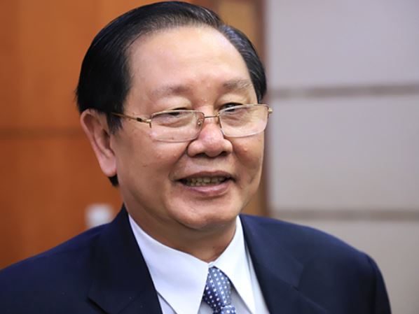 Tháng 12/1976, ông Lê Vĩnh tân tham gia nhập ngũ thi hành nghĩa vụ quân sự