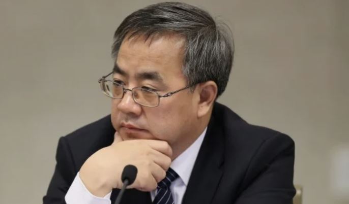 Hồ Xuân Hoa bắt đầu công tác tại khu tự trị này với vai trò một cán bộ nòng cốt trong ban tổ chức của ĐTNCS tại địa phương