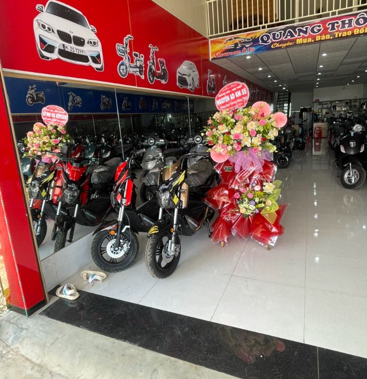 Tại sự kiện đã có nhiều khách hàng, đối tác đến tặng lẵng hoa tươi thắm chúc mừng thay cho lời chúc