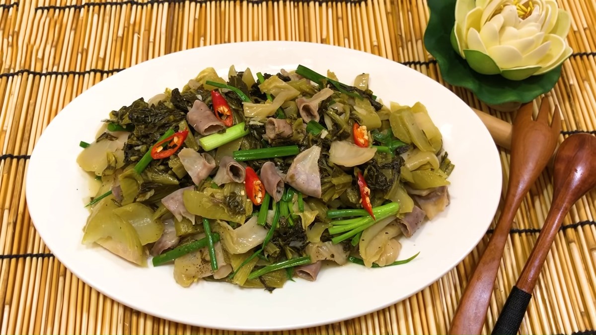 Trên thực tế, khâu sơ chế biến món ăn lòng xào dưa rất quan trọng