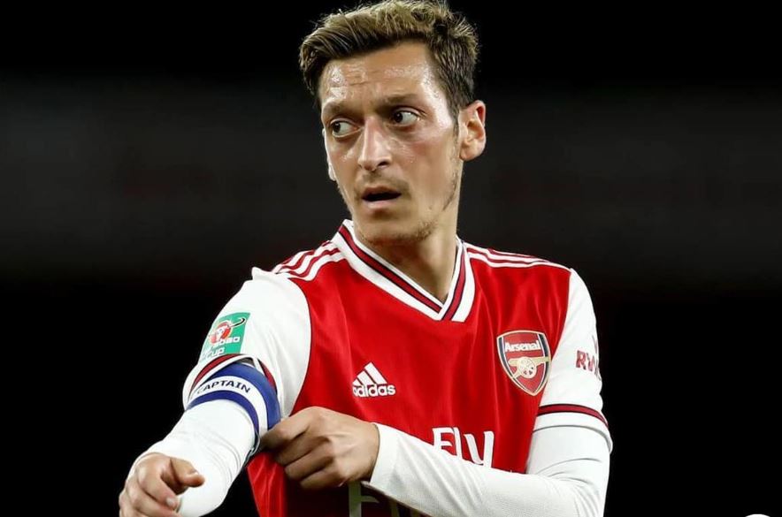 Mesut Ozil sinh ngày 15/10/1998 tại Gelsenkirchen, Đức
