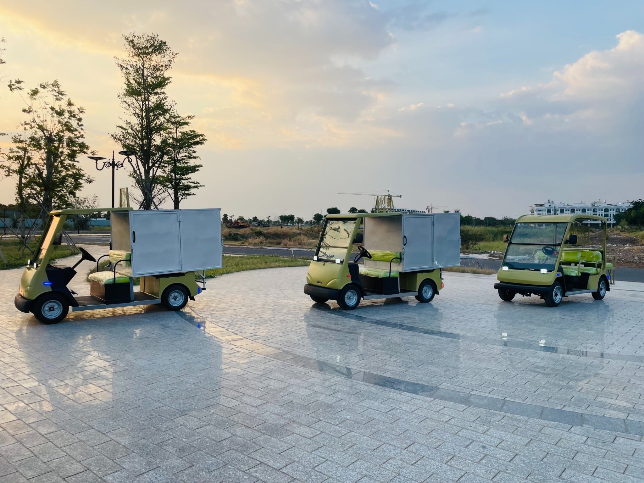 Xe điện Smart xuất hiện tại Samten Hills Dalat phục vụ khách tham quan