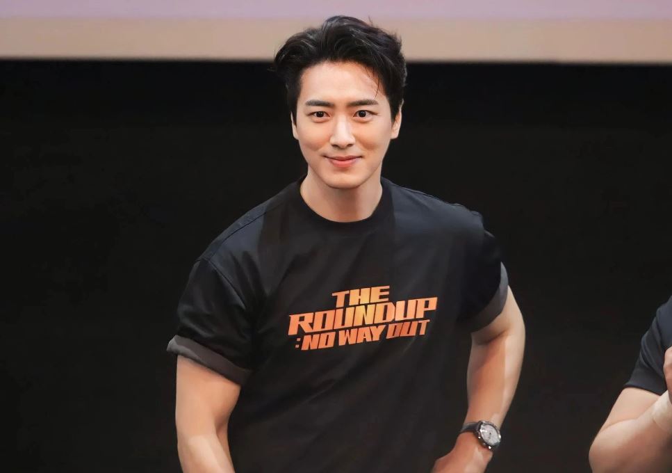 Lee Joon Hyuk bắt đầu sự nghiệp diễn xuất từ năm 2007