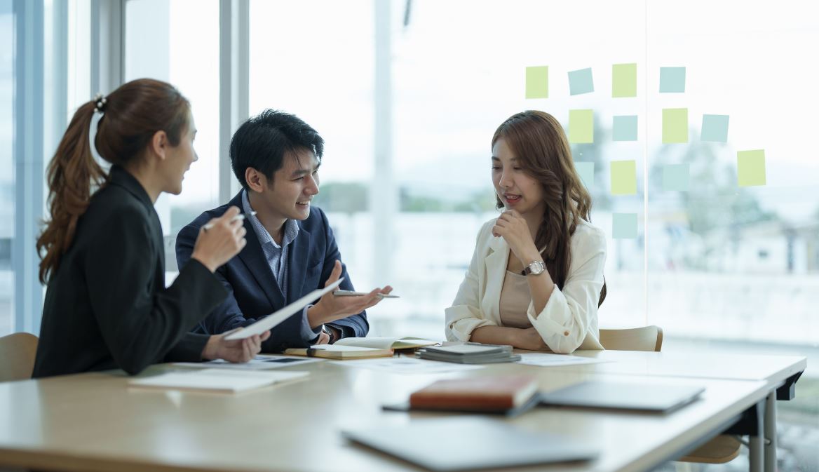 Doanh thu tính thuế GTGT và TNCN bao gồm thuế bán hàng, gia công, hoa hồng,...
