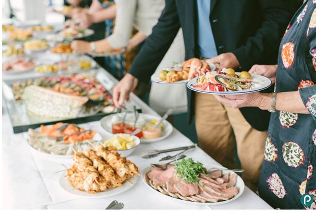 Khách hàng tự lựa chọn món ăn mình yêu thích