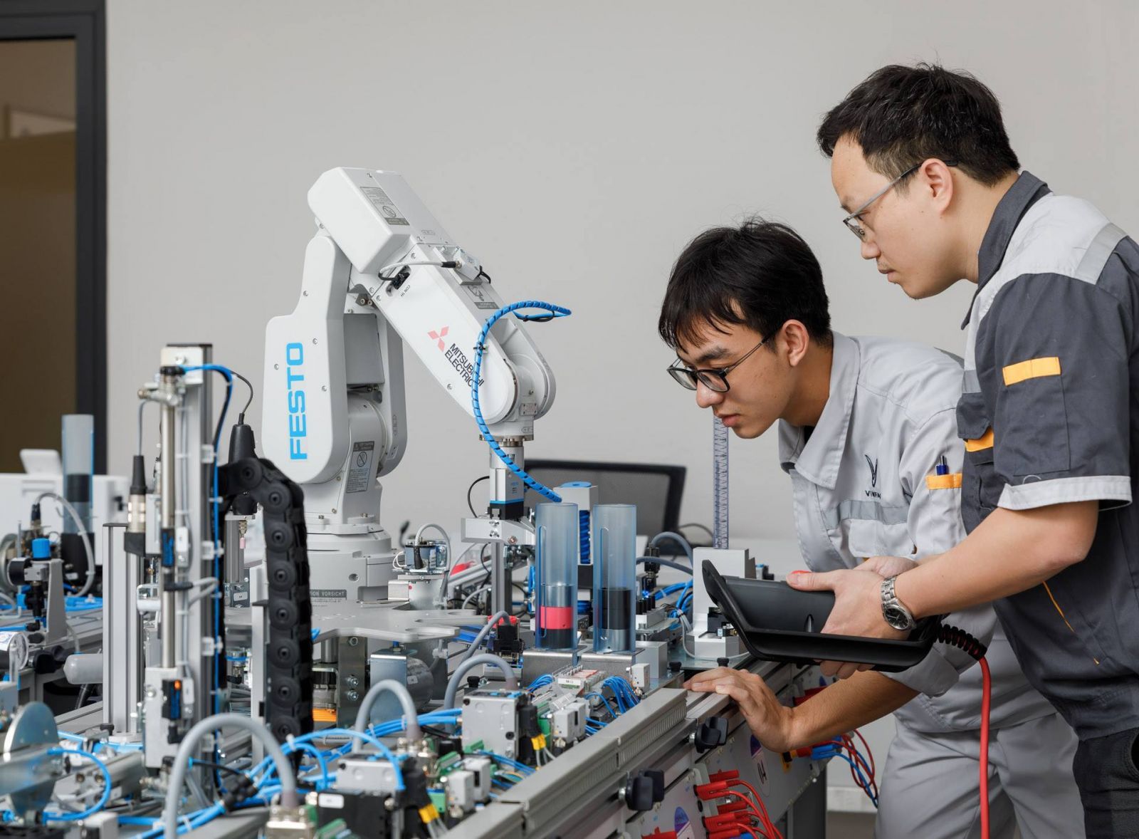 Dựa vào sự khác biệt giữa bằng cử nhân và bằng kỹ thuật giúp bạn đưa ra lựa chọn phù hợp