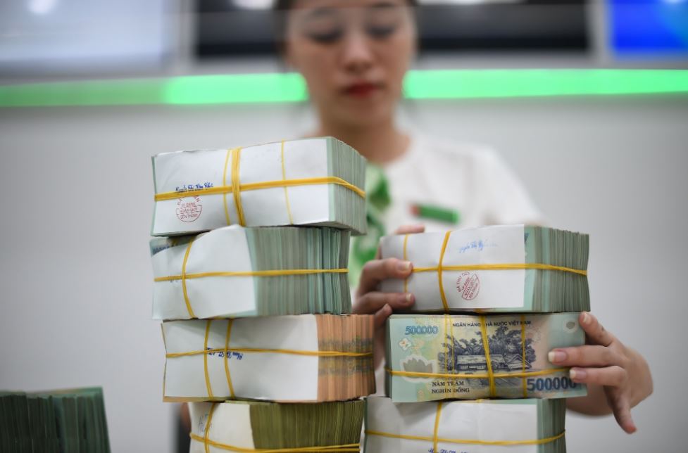 Khi mở sổ tiết kiệm người dân nên cân nhắc lãi suất giữa các kỳ hạn